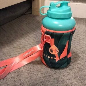 Brand new mint hydrojug with tropical sleeve